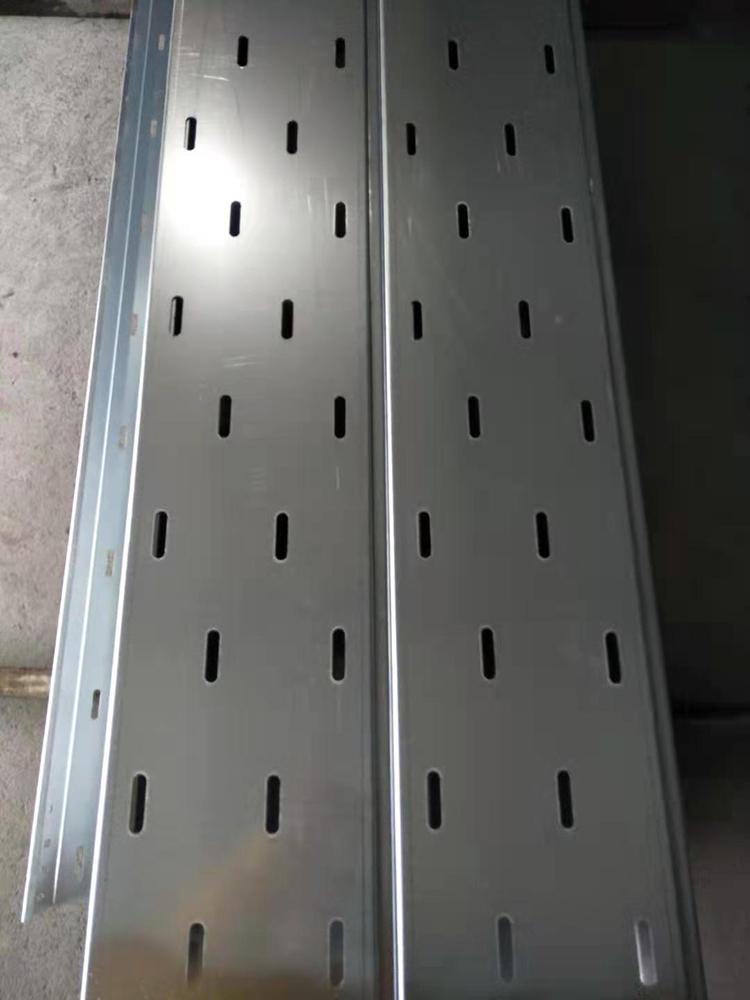 直通托盤式橋架可為是現(xiàn)代綜合布線系統(tǒng)的支柱